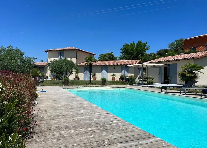 Gite Crest, Avec Terrasse Et Piscine.