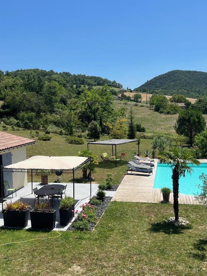 Crest, Avec Terrasse Et Piscine.