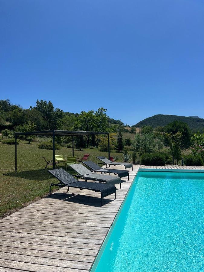 Crest, Avec Terrasse Et Piscine.