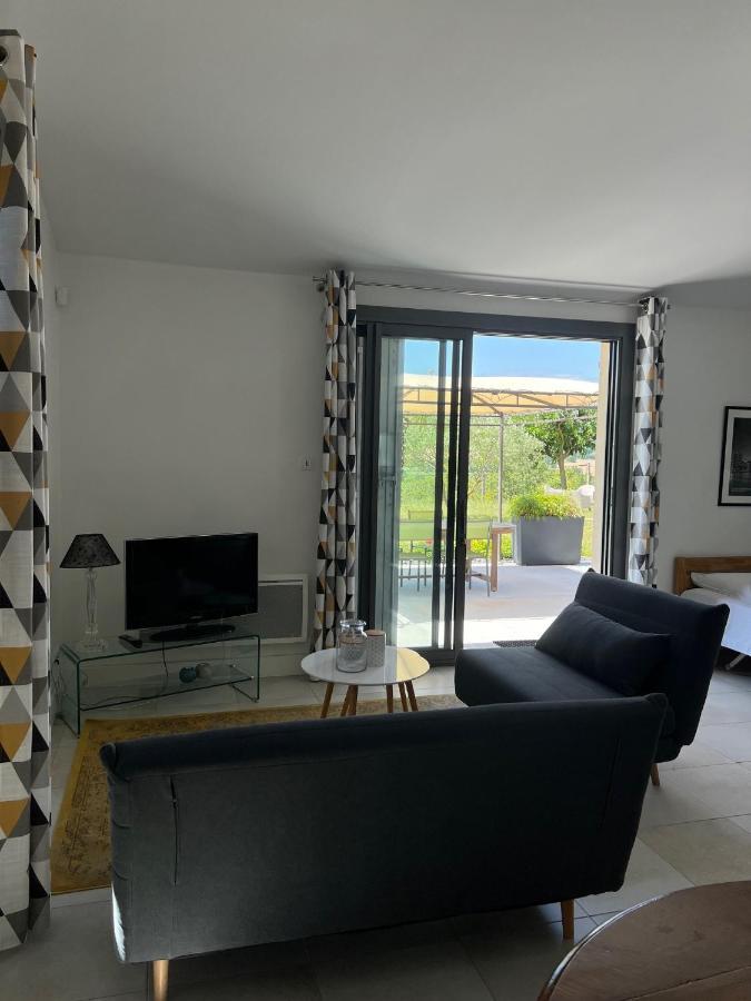 Crest, Avec Terrasse Et Piscine. *