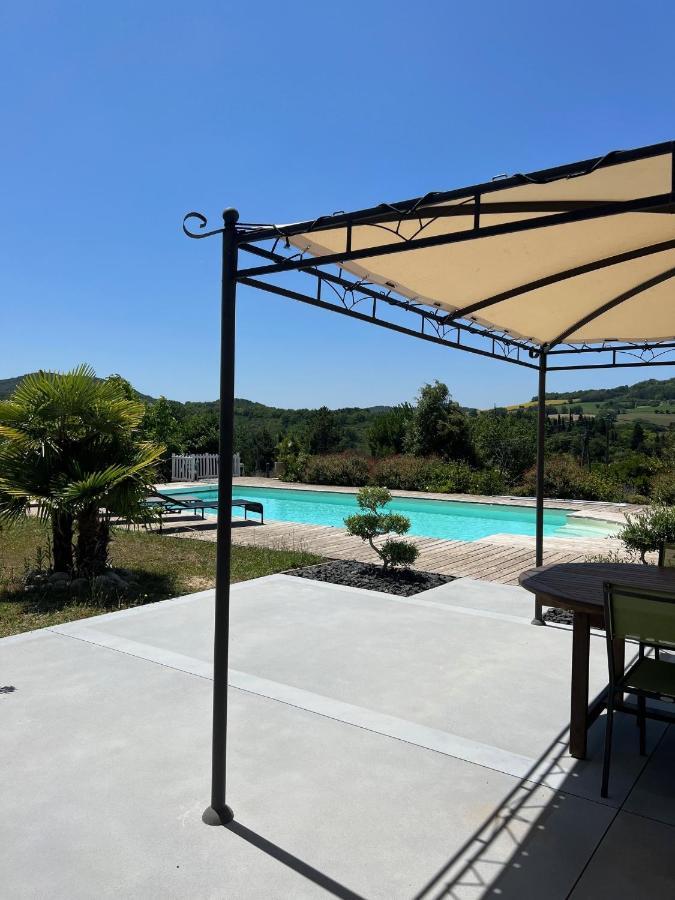 Crest, Avec Terrasse Et Piscine.